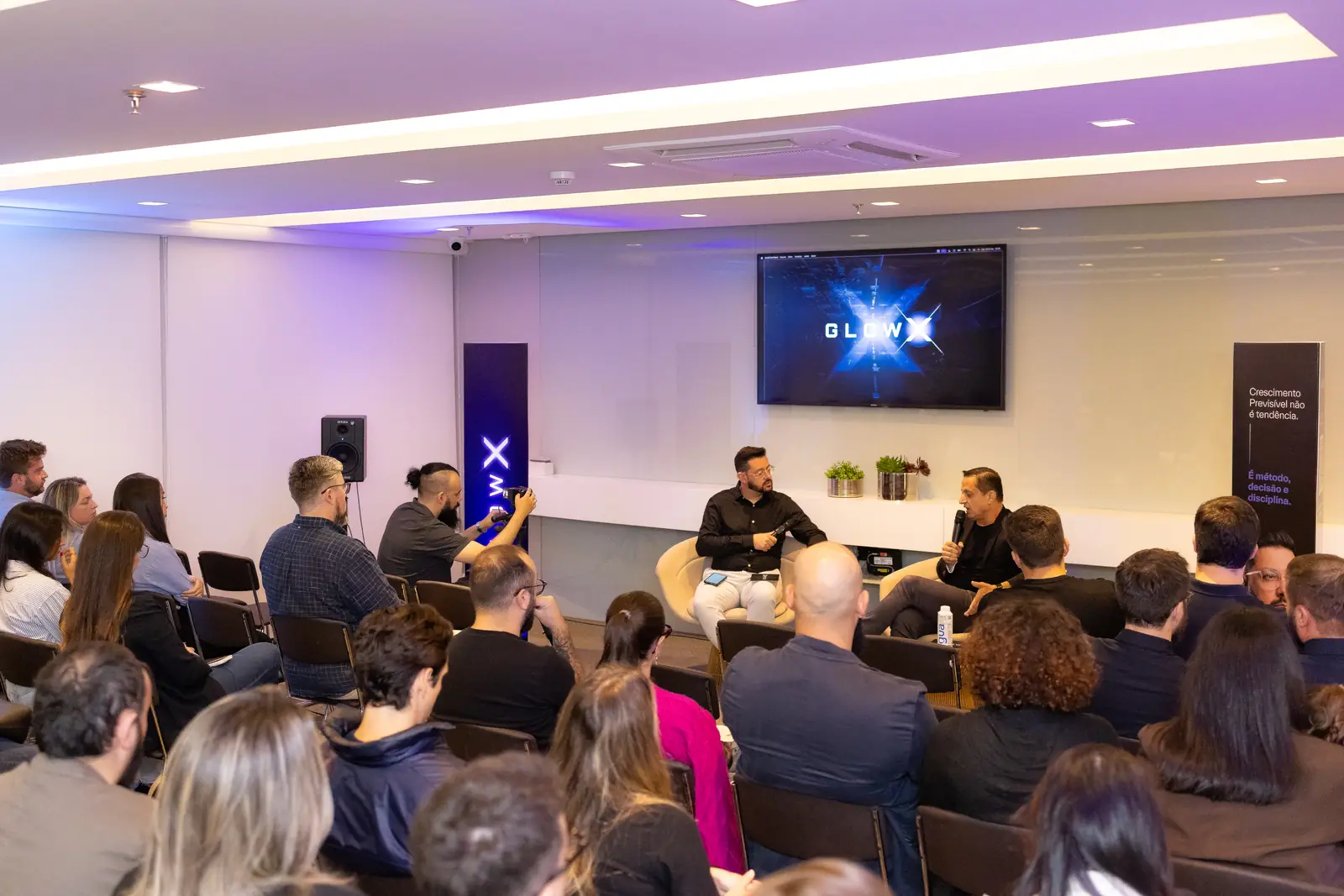 Painel executivo com sócios da Glow Holding